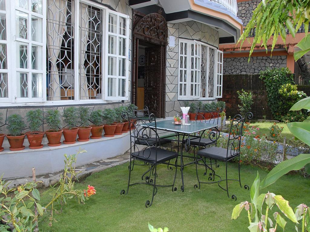 Hotel Blue Heaven Pokhara Bagian luar foto