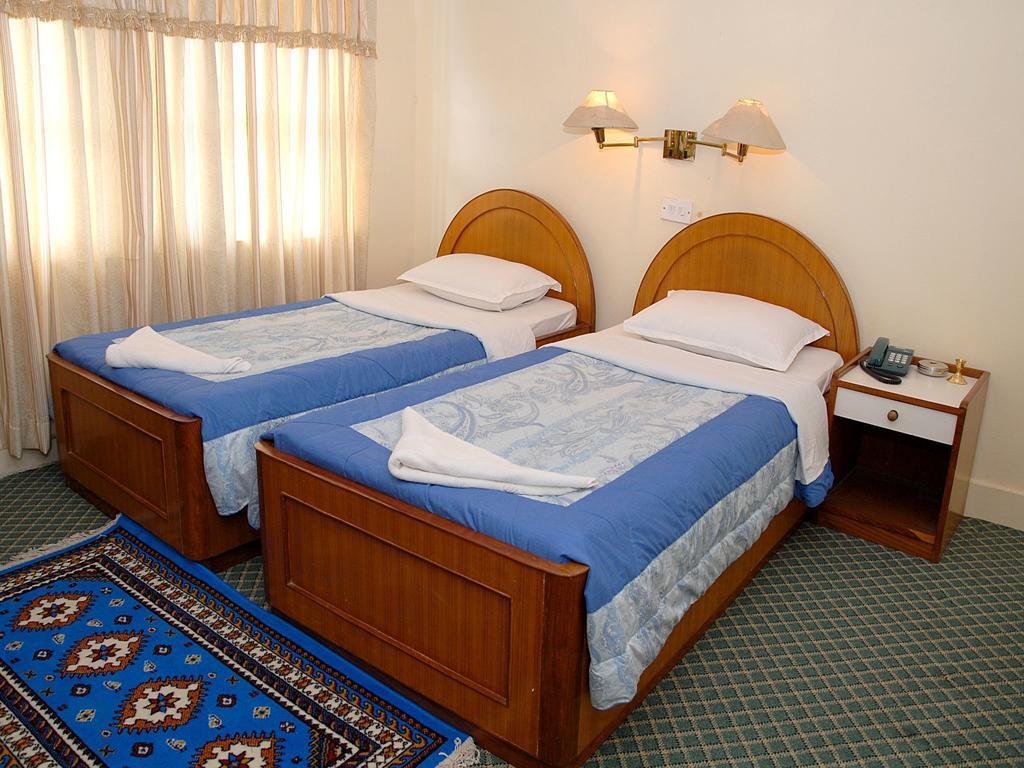 Hotel Blue Heaven Pokhara Bagian luar foto