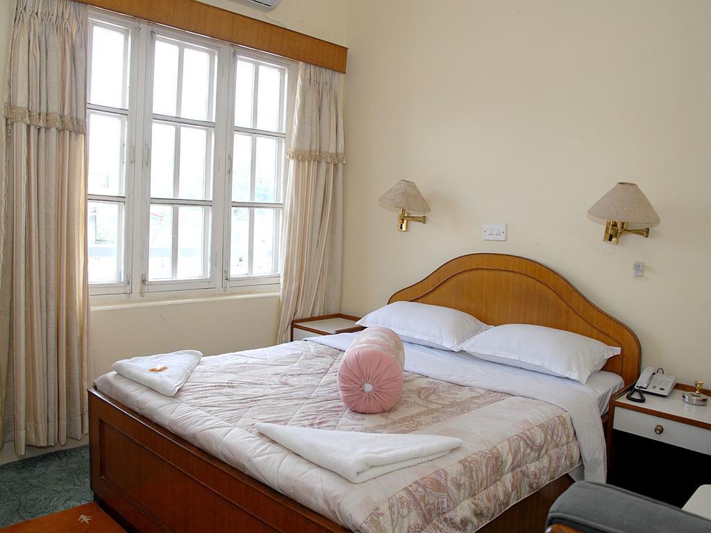 Hotel Blue Heaven Pokhara Bagian luar foto